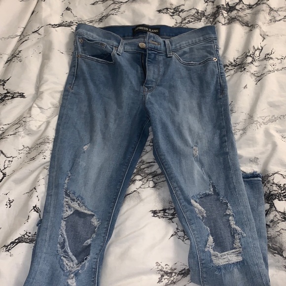 EXPRESS SKINNY RIPPED JEANS SIZE 6